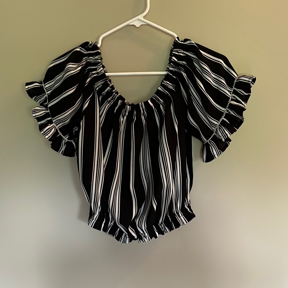 Super cute off the shoulder black and white striped crop top.